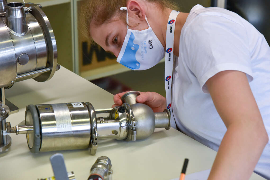 Connaissance des appareils basée sur des pièces de machine réelles.