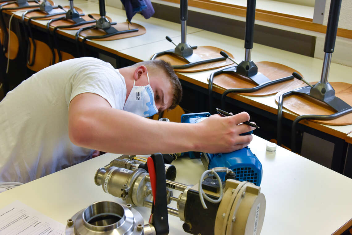 Connaissance des appareils basée sur des pièces de machine réelles.